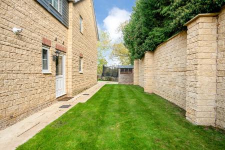 5 bedroom Detached house for sale in Tricklebank Gardens, Stamford