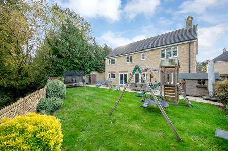 5 bedroom Detached house for sale in Tricklebank Gardens, Stamford