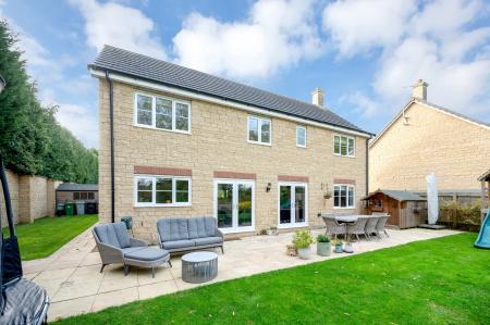 5 bedroom Detached house for sale in Tricklebank Gardens, Stamford