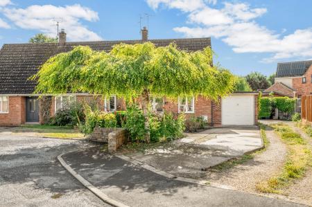 2 bedroom Semi-detached house for sale in Waverley Place, Stamford