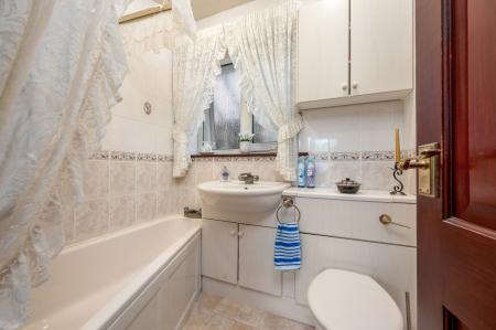 2 bedroom Semi-detached house for sale in Waverley Place, Stamford