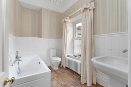 3 bedroom Semi-detached house to let in Barn Hill, Stamford, PE9