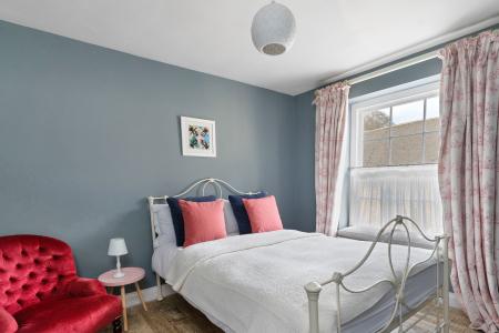 3 bedroom Semi-detached house to let in Barn Hill, Stamford, PE9