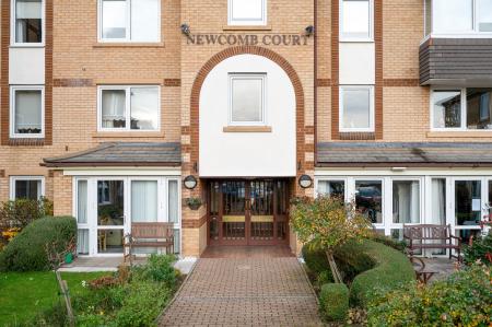 1 bedroom Flat for sale in Newcomb Court, Stamford, PE9