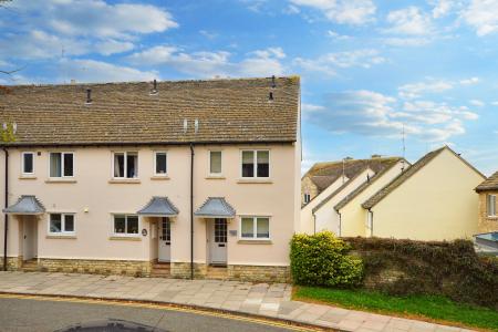 3 bedroom Town house for sale in Warrenne Keep, Stamford