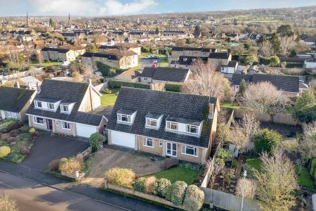 5 bedroom Detached house for sale in Queens Walk, Stamford