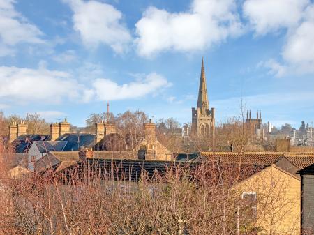 5 bedroom Detached house for sale in Queens Walk, Stamford