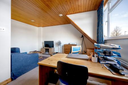 5 bedroom Detached house for sale in Queens Walk, Stamford