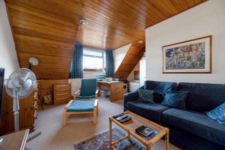 5 bedroom Detached house for sale in Queens Walk, Stamford