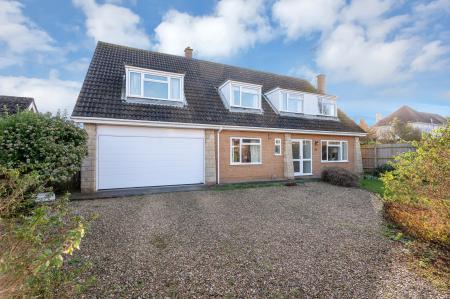 Queens Walk, Stamford