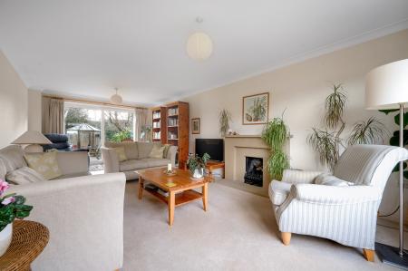 5 bedroom Detached house for sale in Queens Walk, Stamford