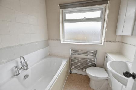 3 bedroom Semi-detached house to let in Lincoln Road, Stamford, PE9