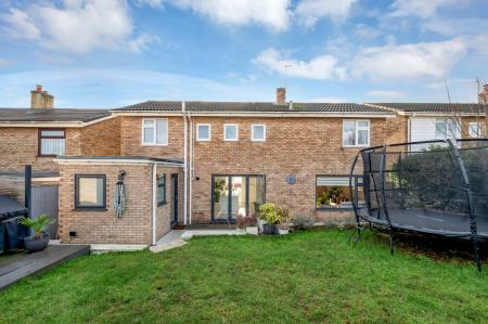 4 bedroom Detached house for sale in Stirling Road, Stamford, PE9