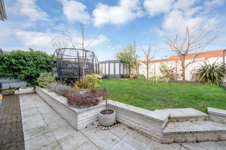 4 bedroom Detached house for sale in Stirling Road, Stamford, PE9