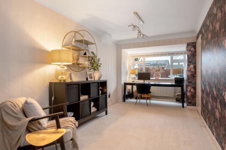 4 bedroom Detached house for sale in Cedar Road, Stamford