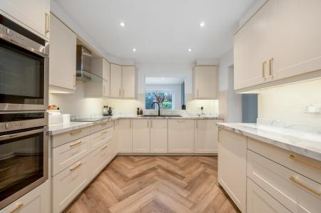 4 bedroom Detached house for sale in Cedar Road, Stamford