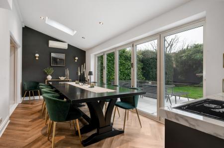 4 bedroom Detached house for sale in Cedar Road, Stamford