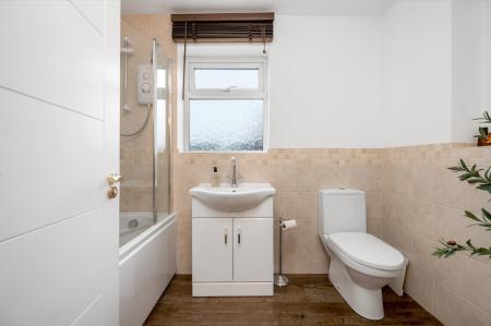 4 bedroom Detached house for sale in Cedar Road, Stamford