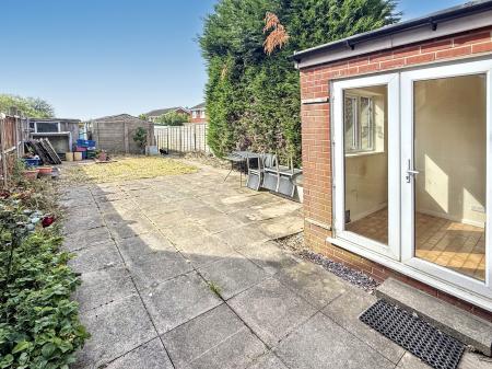 2 bedroom Semi-detached house for sale in Chatsworth Drive, Werrington, Stoke-on-Trent, ST9