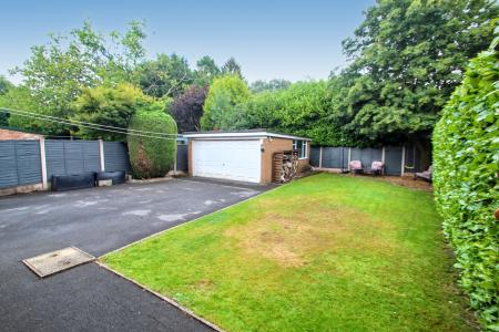 4 bedroom Detached house for sale in Field Close, Blythe Bridge, Stoke-on-Trent, ST11