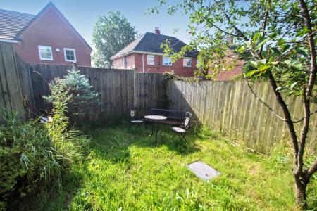 3 bedroom Semi-detached house for sale in Pipers View, Meir, Stoke-on-Trent, ST3