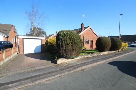2 bedroom Semi-detached bungalow for sale in Roseacre Lane, Blythe Bridge, Stoke-on-Trent, ST11