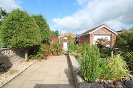 2 bedroom Semi-detached bungalow for sale in Scarratt Drive, Forsbrook, Stoke-on-Trent, ST11