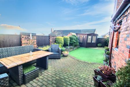 3 bedroom Semi-detached house for sale in Uttoxeter Road, Blythe Bridge, Stoke-on-Trent, ST3