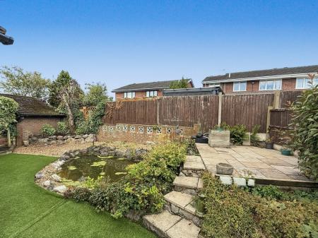 3 bedroom Detached house for sale in Widecombe Road, Birches Head, Stoke-on-Trent, ST1