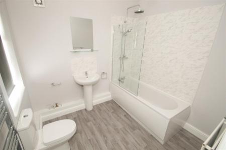 1 bedroom Flat to let in Blurton Road, Heron Cross, Stoke-on-Trent, ST4