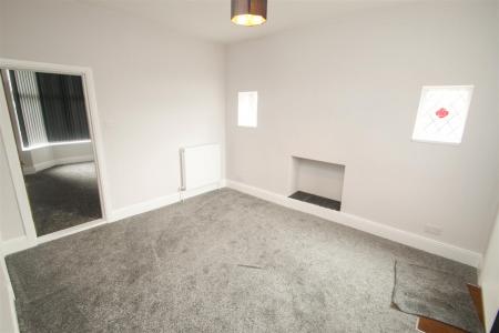 1 bedroom Flat to let in Blurton Road, Heron Cross, Stoke-on-Trent, ST4