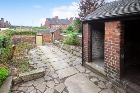 1 bedroom Flat to let in Blurton Road, Heron Cross, Stoke-on-Trent, ST4