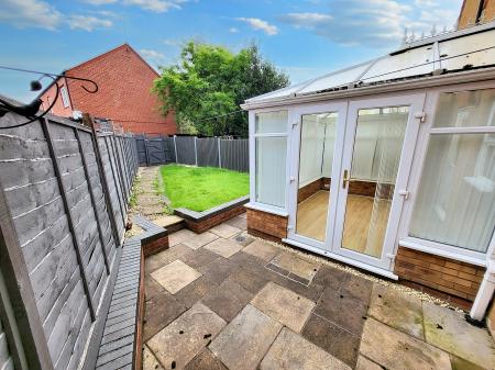 3 bedroom Town house to let in Willowfield Drive, Trentham, Stoke-on-Trent, ST4