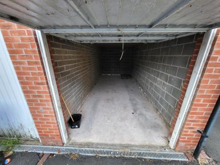 3 bedroom Town house to let in Willowfield Drive, Trentham, Stoke-on-Trent, ST4