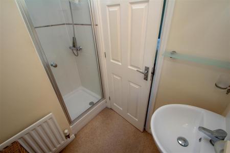 3 bedroom Detached house to let in Snowgoose Way, Newcastle-under-Lyme, ST5