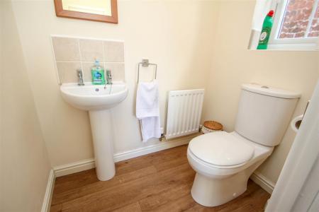 3 bedroom Detached house to let in Snowgoose Way, Newcastle-under-Lyme, ST5