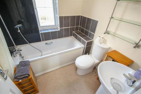 3 bedroom Detached house to let in Snowgoose Way, Newcastle-under-Lyme, ST5