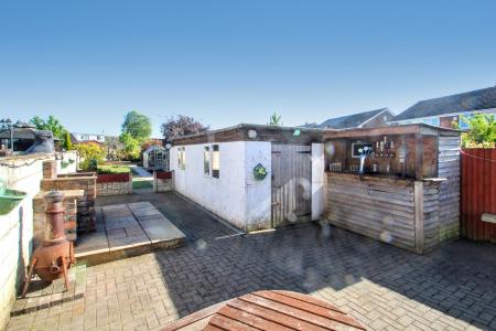 3 bedroom Semi-detached house for sale in Newmount Road, Fenpark, Stoke-on-Trent, ST4