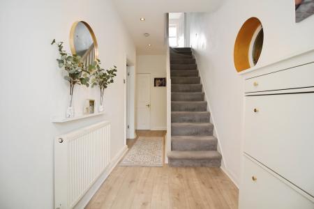 5 bedroom Semi-detached house for sale in Acacia Avenue, Birstall, LE4