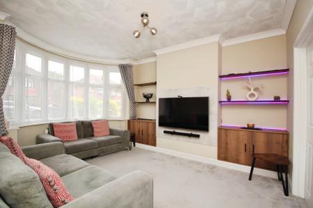 5 bedroom Semi-detached house for sale in Acacia Avenue, Birstall, LE4