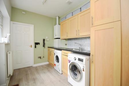 5 bedroom Semi-detached house for sale in Acacia Avenue, Birstall, LE4