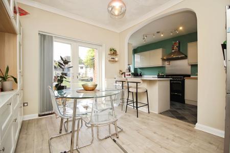 5 bedroom Semi-detached house for sale in Acacia Avenue, Birstall, LE4