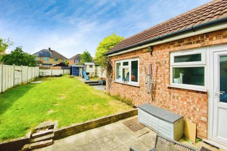 5 bedroom Semi-detached house for sale in Acacia Avenue, Birstall, LE4