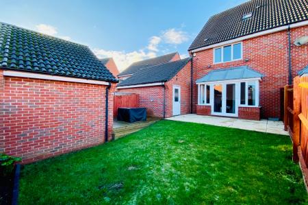 4 bedroom Town house for sale in Aldfield Green, Hamilton, LE5