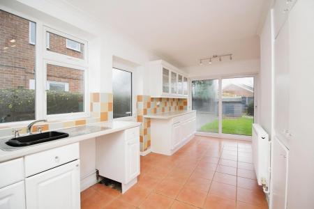 2 bedroom Semi-detached bungalow for sale in Allington Drive, Birstall, LE4