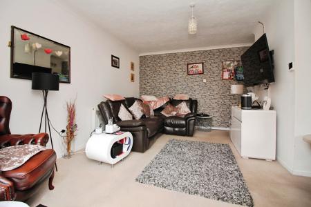 3 bedroom Detached house for sale in Barkby Road, Syston, LE7