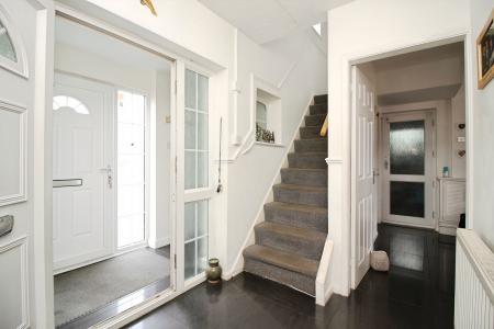 3 bedroom Detached house for sale in Barkby Road, Syston, LE7