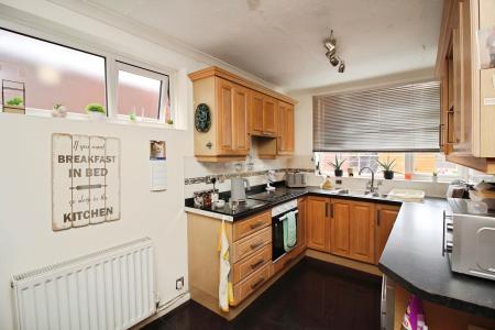 3 bedroom Detached house for sale in Barkby Road, Syston, LE7