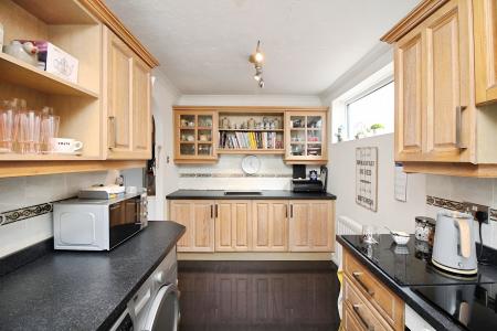 3 bedroom Detached house for sale in Barkby Road, Syston, LE7