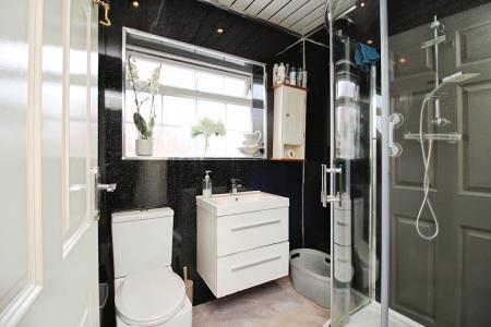 3 bedroom Detached house for sale in Barkby Road, Syston, LE7